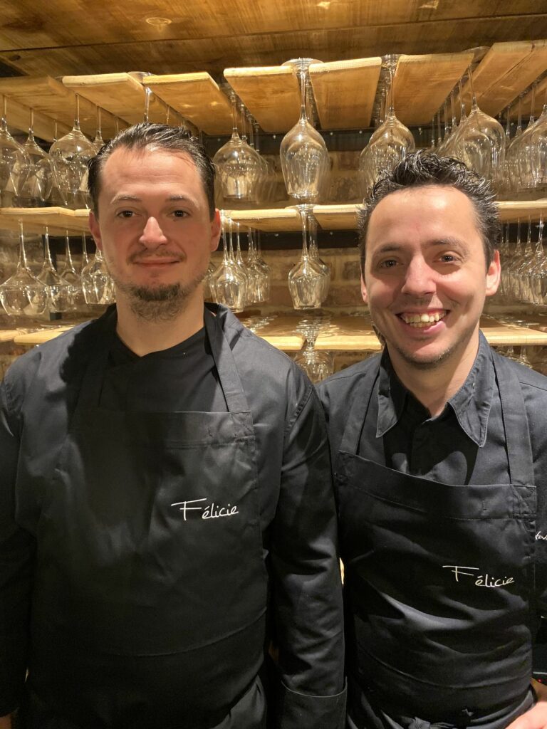 Les chefs du restaurant Félicie en tenue, recruter et gérer ses premiers salariés en restauration