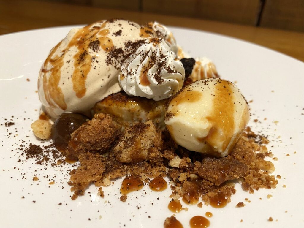 Crème brûlée au café du restaurant Félicie, la théorie de la souris tombée dans la crème
