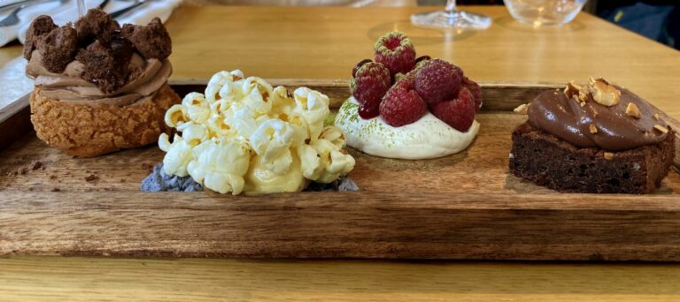 Café des Bienheureux, dessert signature qui incarne le concept de restaurant de Félicie