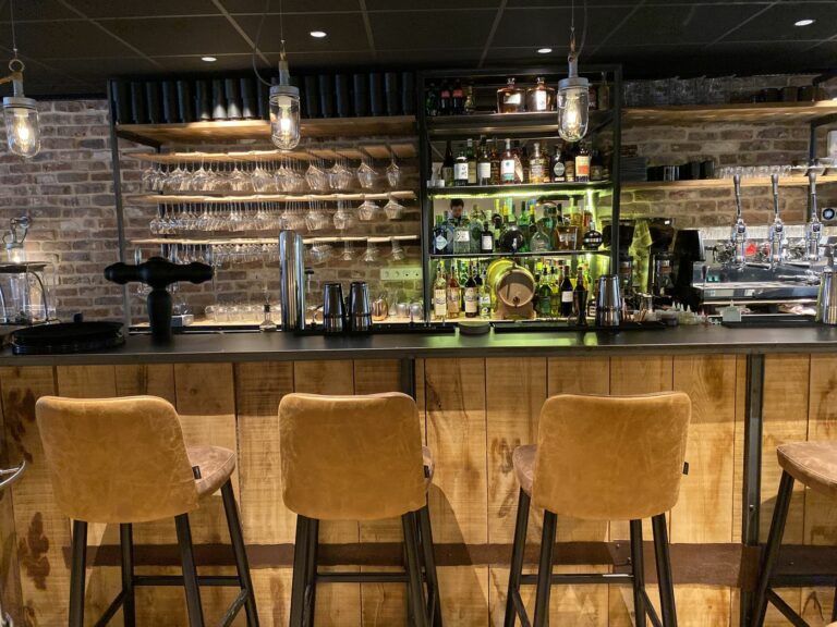 Le bar du restaurant Félicie, exemple de bar-restaurant