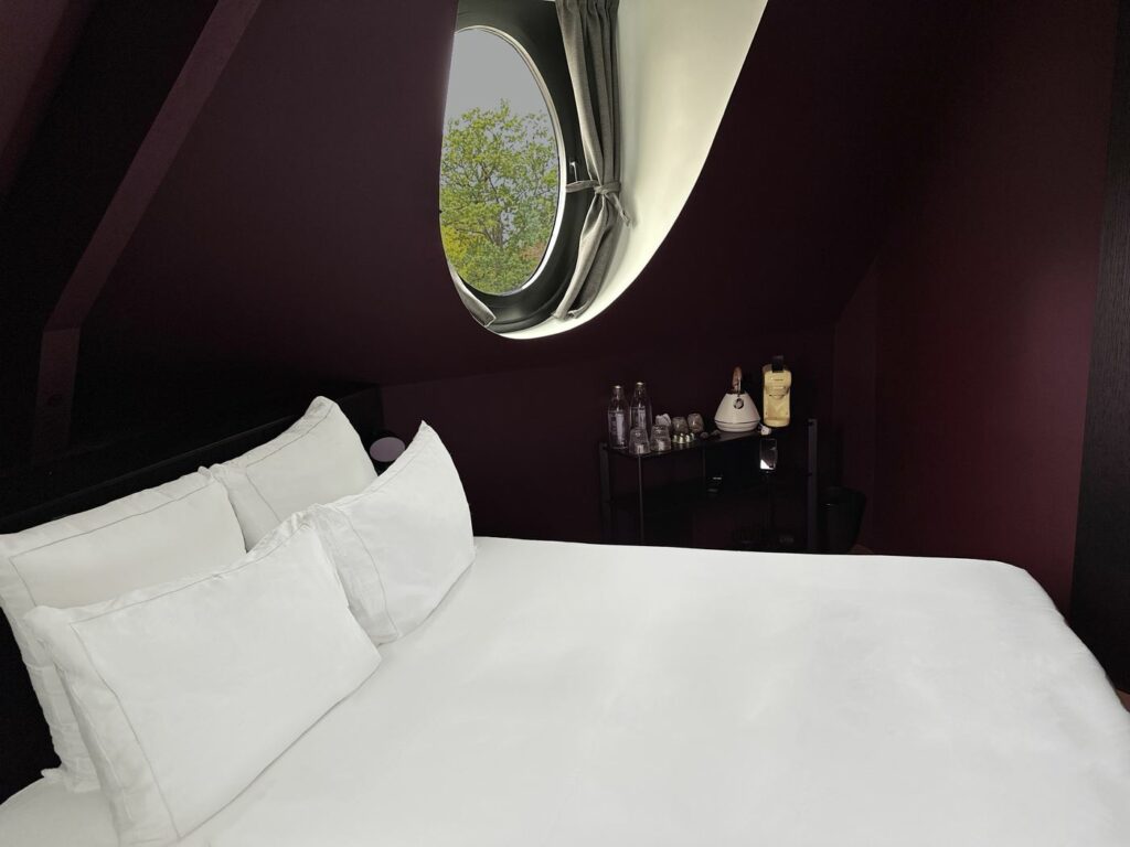 Chambre Alice de la Maison des Bienheureux, reprendre un restaurant en difficulté