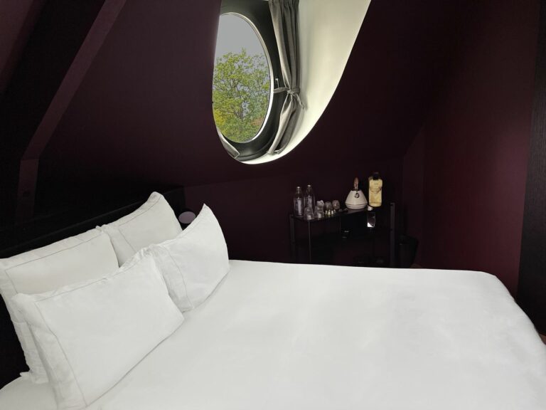 Chambre Alice de la Maison des Bienheureux, reprendre un restaurant en difficulté