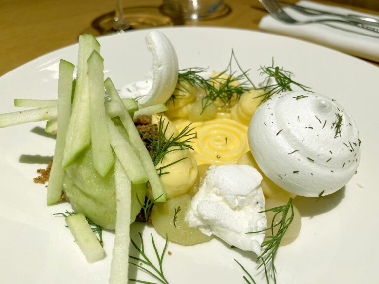Assiette pomme et aneth du restaurant Félicie, ouvert par un restaurateur parti sans expérience