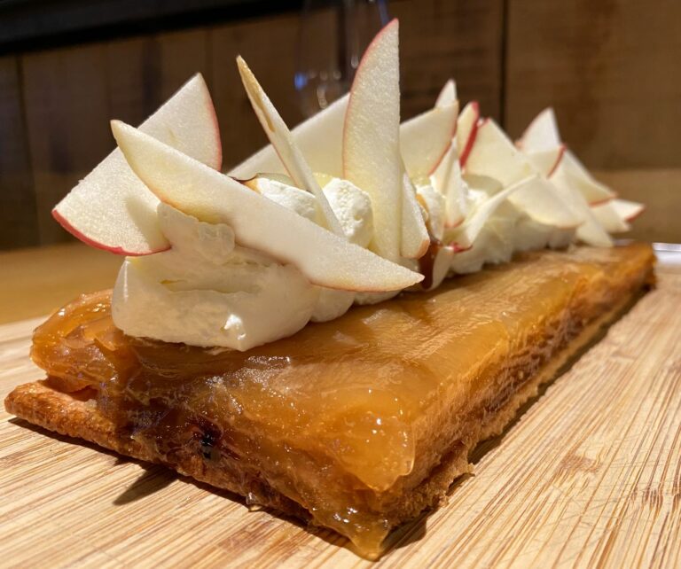 Tarte Tatin aux pommes du restaurant Félicie, transmettre un restaurant familial