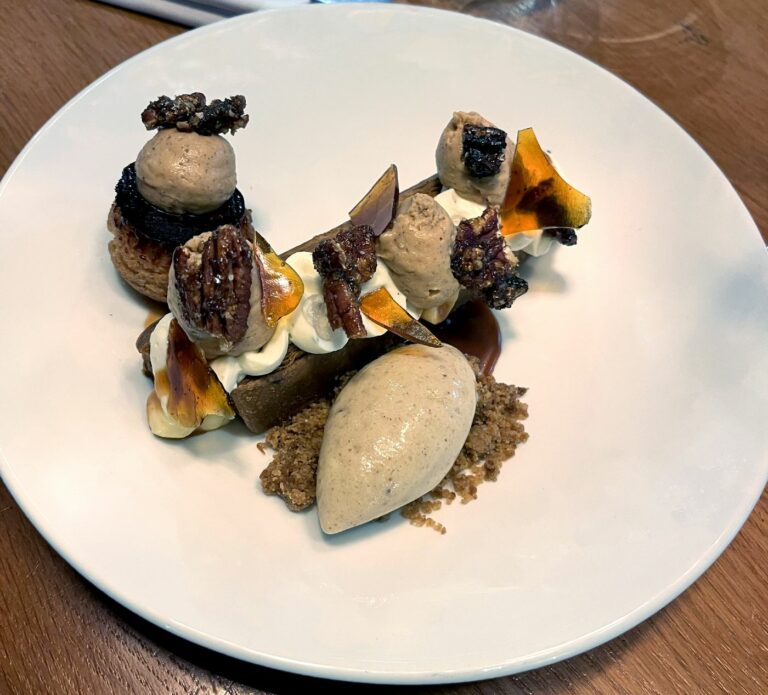Dessert « Comme un saint-honoré » du restaurant Félicie, la théorie des problèmes